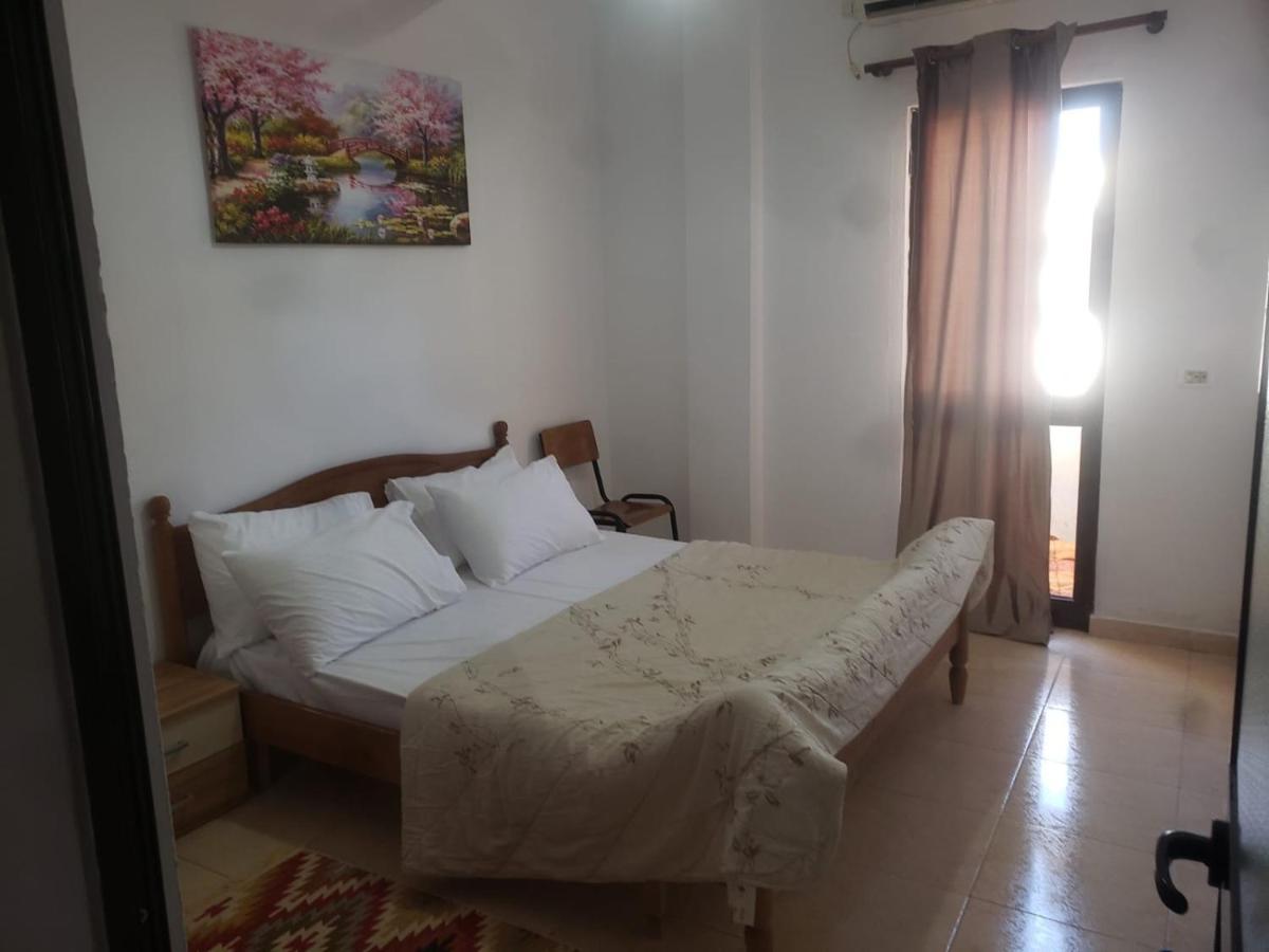 Hostel Split Rock Tirana Exterior photo