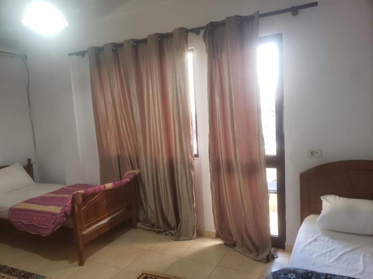 Hostel Split Rock Tirana Exterior photo